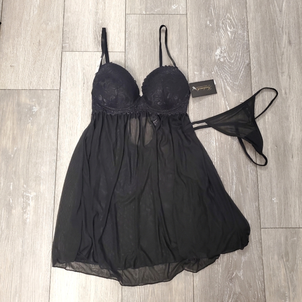 BRAND NEW. NWT. Frederick's of Hollywood Black Minnie Lace Chemise Lingerie
